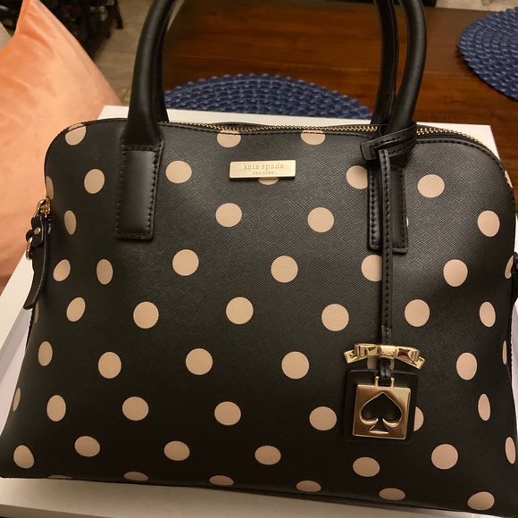 Lightly used Kate Spade ♠️ Satchel with Cosmetic bag. - Picture 7 of 12